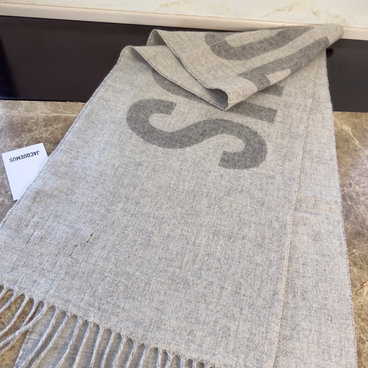 🆕JACQUEMUS双面围巾❗今年真的被疯狂种草 今年冬天就非宠这条 好看的要疯掉了，太有型太有魅力了❗