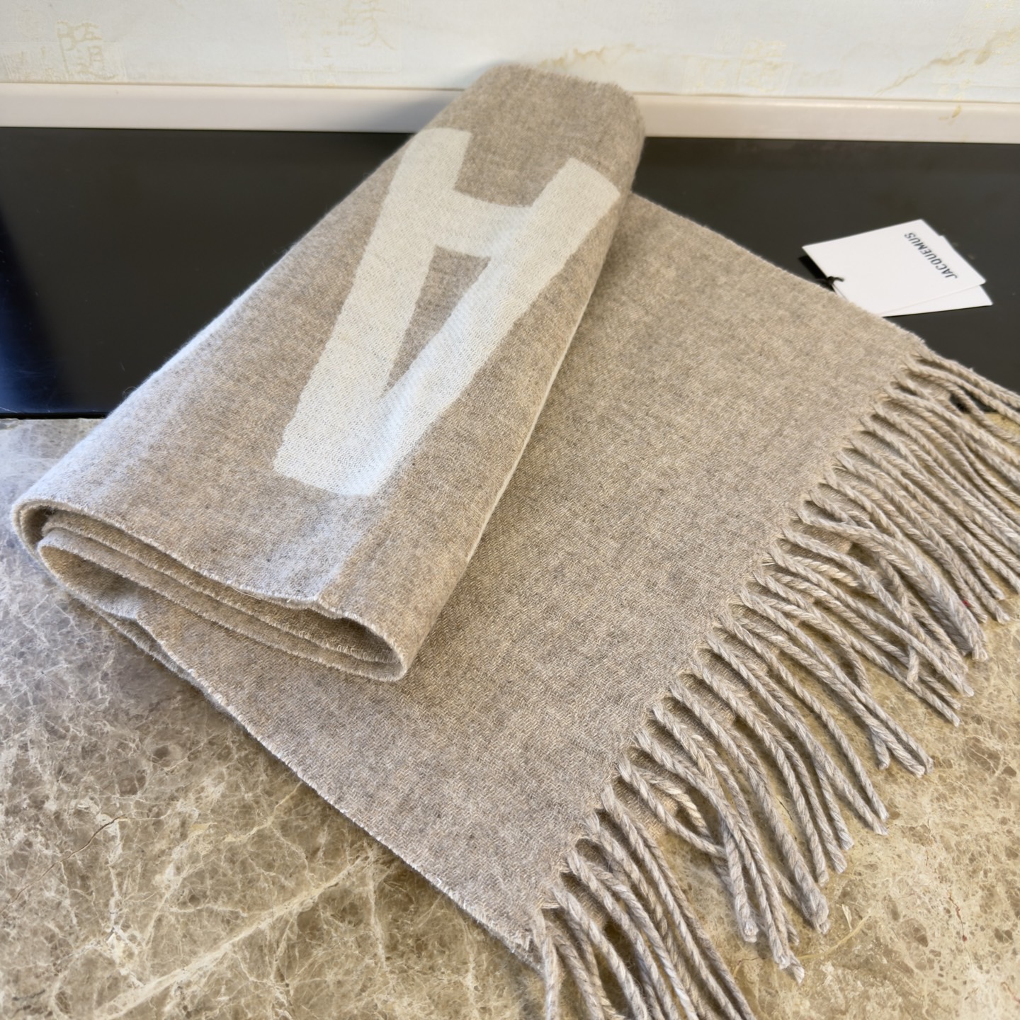 🆕JACQUEMUS双面围巾❗今年真的被疯狂种草 今年冬天就非宠这条 好看的要疯掉了，太有型太有魅力了❗