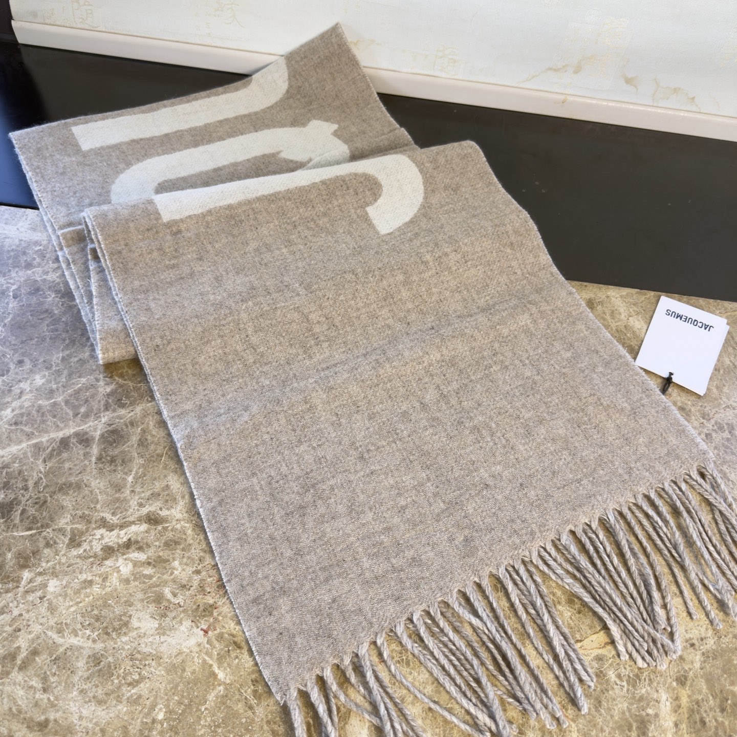 🆕JACQUEMUS双面围巾❗今年真的被疯狂种草 今年冬天就非宠这条 好看的要疯掉了，太有型太有魅力了❗