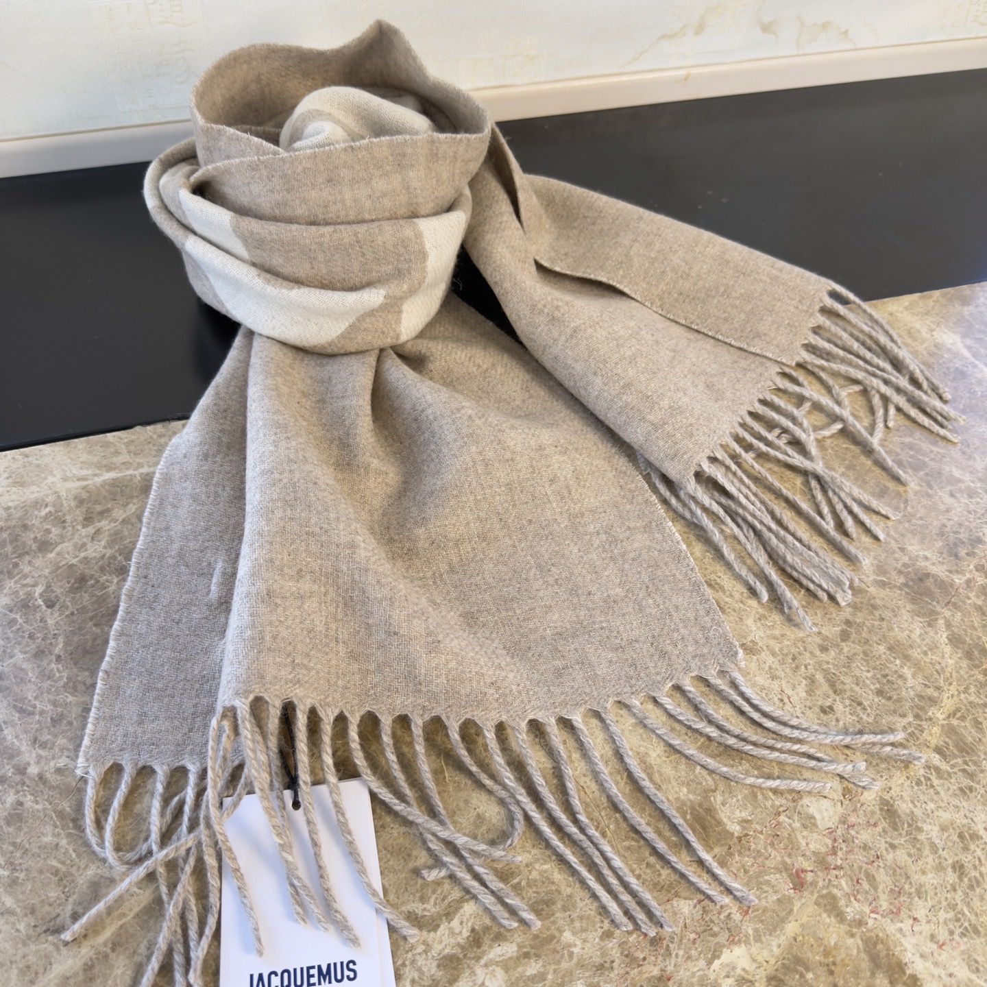 🆕JACQUEMUS双面围巾❗今年真的被疯狂种草 今年冬天就非宠这条 好看的要疯掉了，太有型太有魅力了❗
