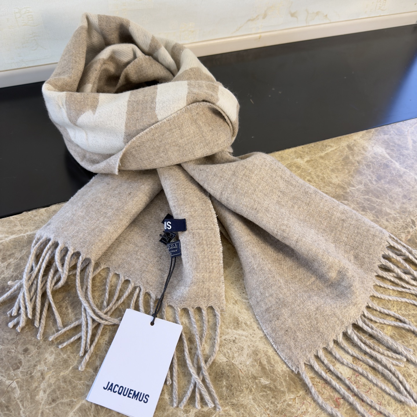🆕JACQUEMUS双面围巾❗今年真的被疯狂种草 今年冬天就非宠这条 好看的要疯掉了，太有型太有魅力了❗