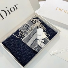 🆕【高版 · Dior双面流苏倾斜字母】 这款 Oblique 印花围巾重新诠释 Dior 经典标识,彰显现代精神。采用 🆕【高版 · Dior双面流苏倾斜字母】 这款 Oblique 印花围巾重新诠释 Dior 经典标识,彰显现代精神。采用