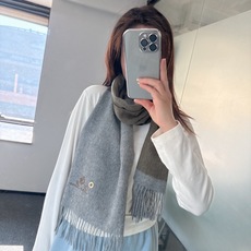 🆕Loro Piana · 诺悠翩雅❗️【贸易公司尾单,极品拼色小围巾】送人自留都太高大上了😍重磅上新,爆款爆款,出口意 🆕Loro Piana · 诺悠翩雅❗️【贸易公司尾单,极品拼色小围巾】送人自留都太高大上了😍重磅上新,爆款爆款,出口意