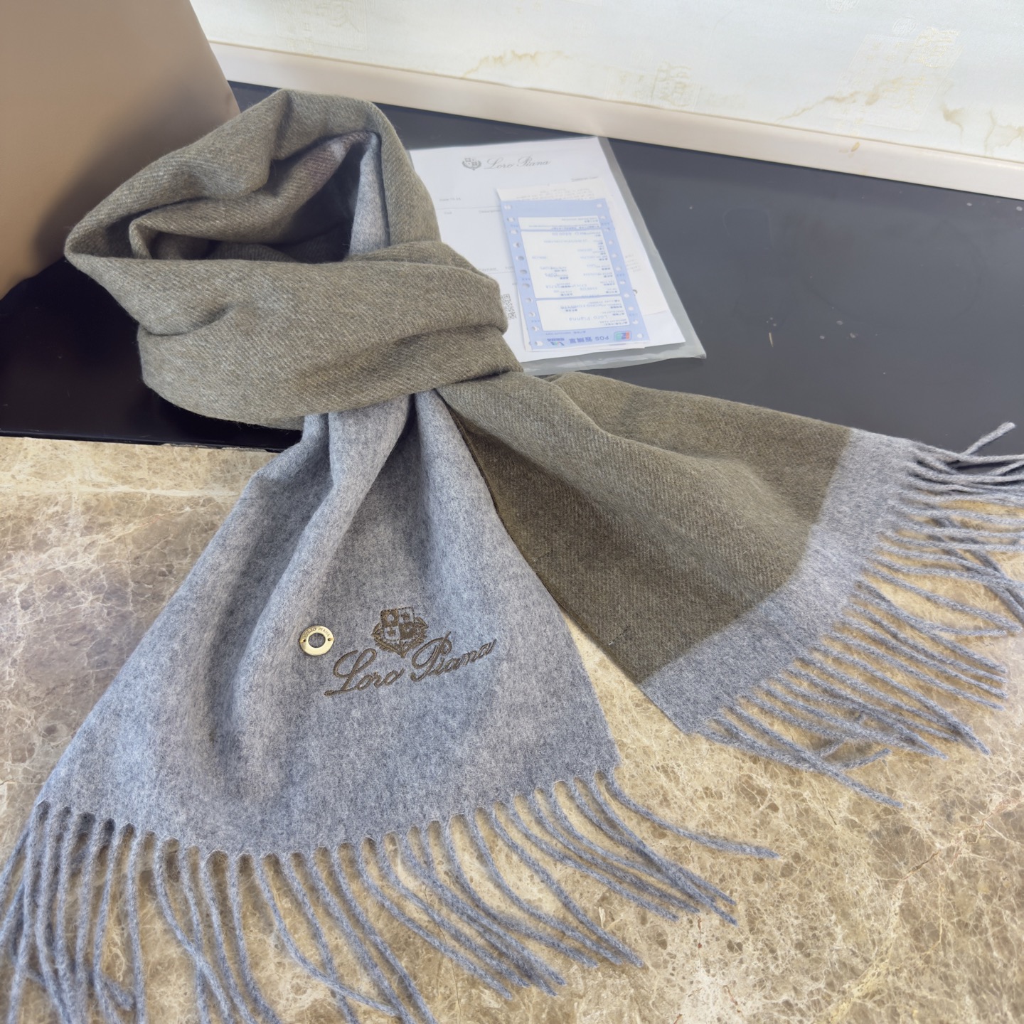 🆕Loro Piana · 诺悠翩雅❗️【贸易公司尾单，极品拼色小围巾】送人自留都太高大上了😍重磅上新，爆款爆款，出口意