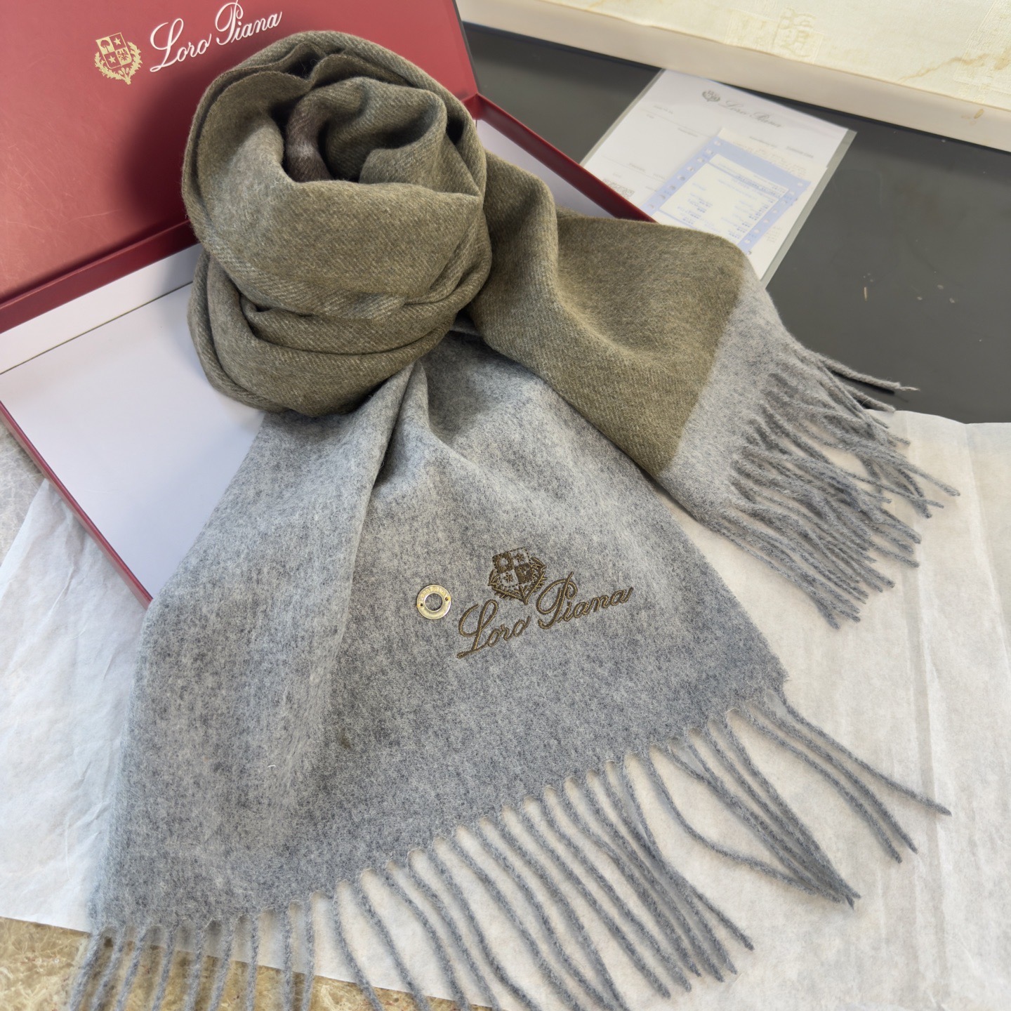 🆕Loro Piana · 诺悠翩雅❗️【贸易公司尾单，极品拼色小围巾】送人自留都太高大上了😍重磅上新，爆款爆款，出口意