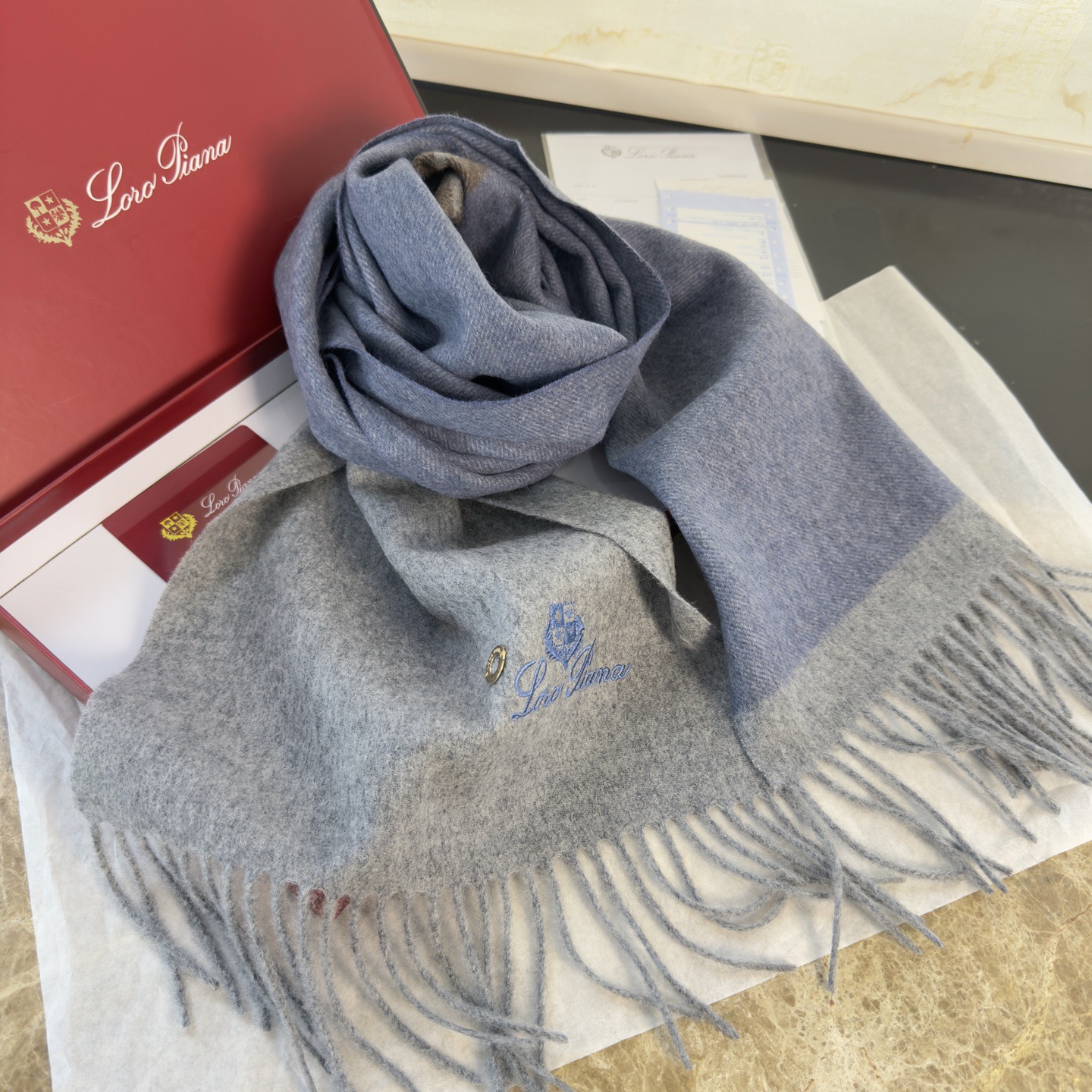 🆕Loro Piana · 诺悠翩雅❗️【贸易公司尾单，极品拼色小围巾】送人自留都太高大上了😍重磅上新，爆款爆款，出口意
