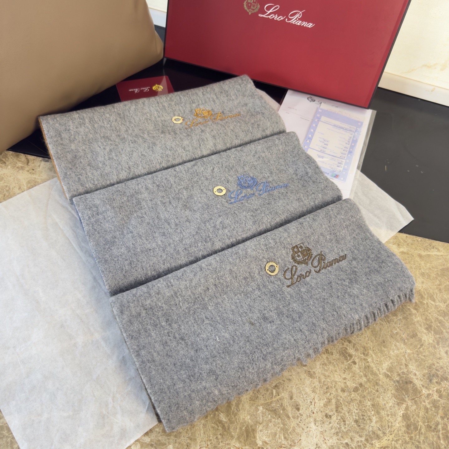 🆕Loro Piana · 诺悠翩雅❗️【贸易公司尾单，极品拼色小围巾】送人自留都太高大上了😍重磅上新，爆款爆款，出口意