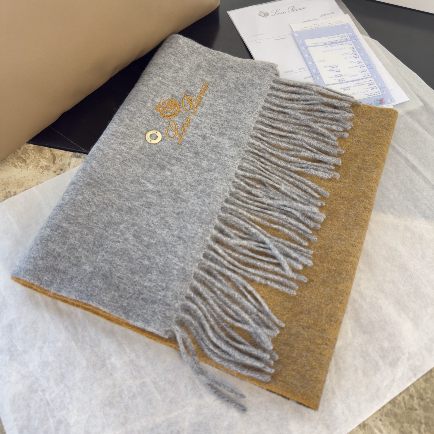 🆕Loro Piana · 诺悠翩雅❗️【贸易公司尾单,极品拼色小围巾】送人自留都太高大上了😍重磅上新,爆款爆款,出口意 🆕Loro Piana · 诺悠翩雅❗️【贸易公司尾单,极品拼色小围巾】送人自留都太高大上了😍重磅上新,爆款爆款,出口意