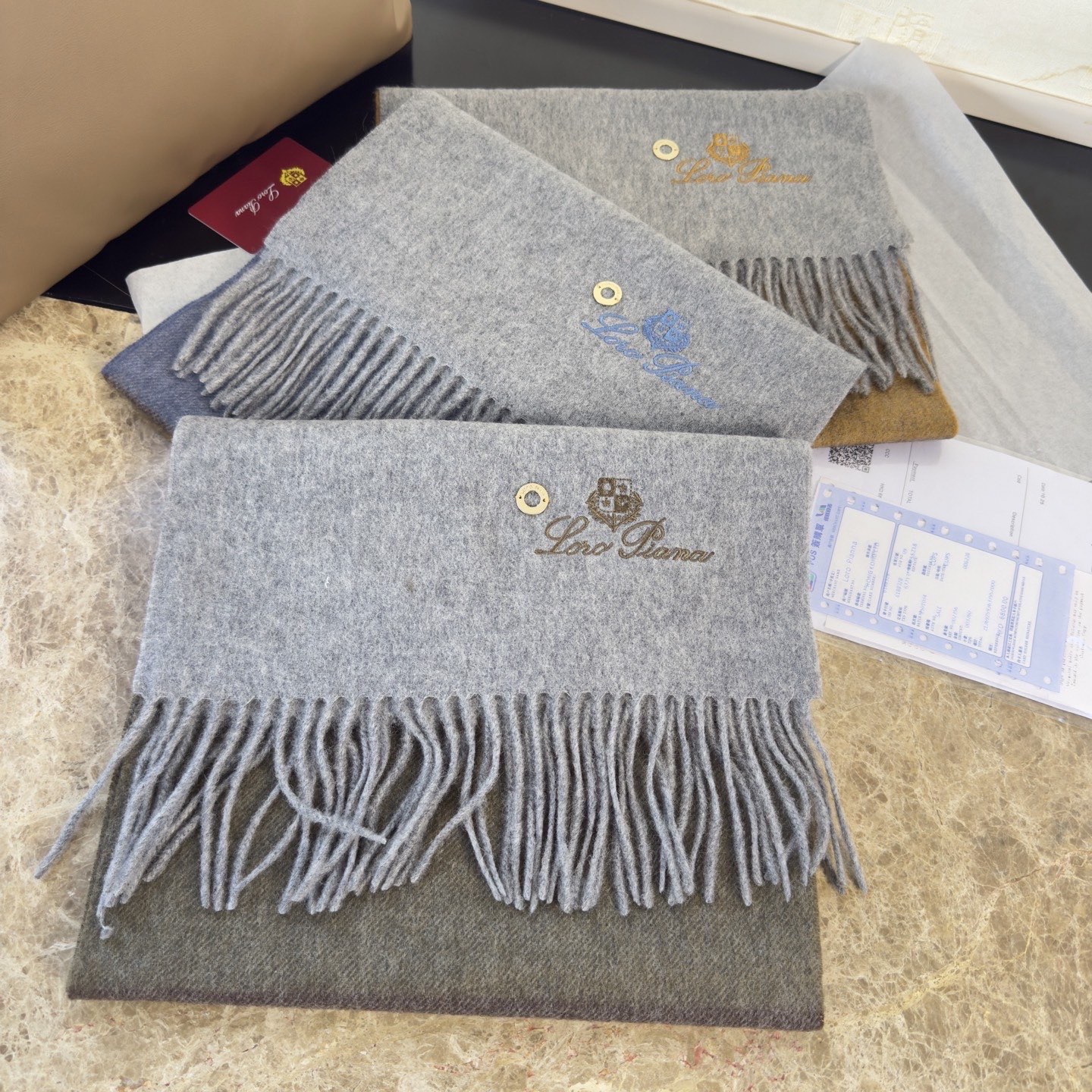 🆕Loro Piana · 诺悠翩雅❗️【贸易公司尾单,极品拼色小围巾】送人自留都太高大上了😍重磅上新,爆款爆款,出口意 🆕Loro Piana · 诺悠翩雅❗️【贸易公司尾单,极品拼色小围巾】送人自留都太高大上了😍重磅上新,爆款爆款,出口意