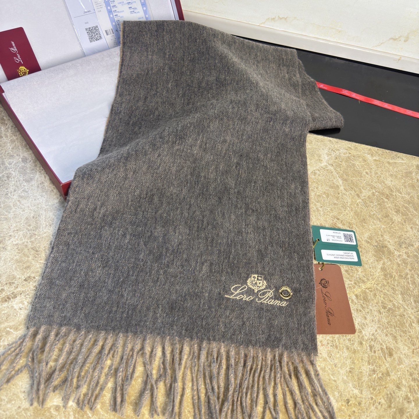 🆕Loro Piana · 诺悠翩雅【贸易公司尾单，极品双面山羊绒围巾披肩】送人自留都太高大上了😍重磅上新，爆款爆款，渠
