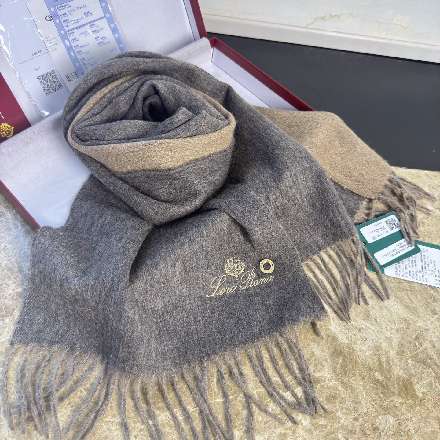 🆕Loro Piana · 诺悠翩雅【贸易公司尾单，极品双面山羊绒围巾披肩】送人自留都太高大上了😍重磅上新，爆款爆款，渠