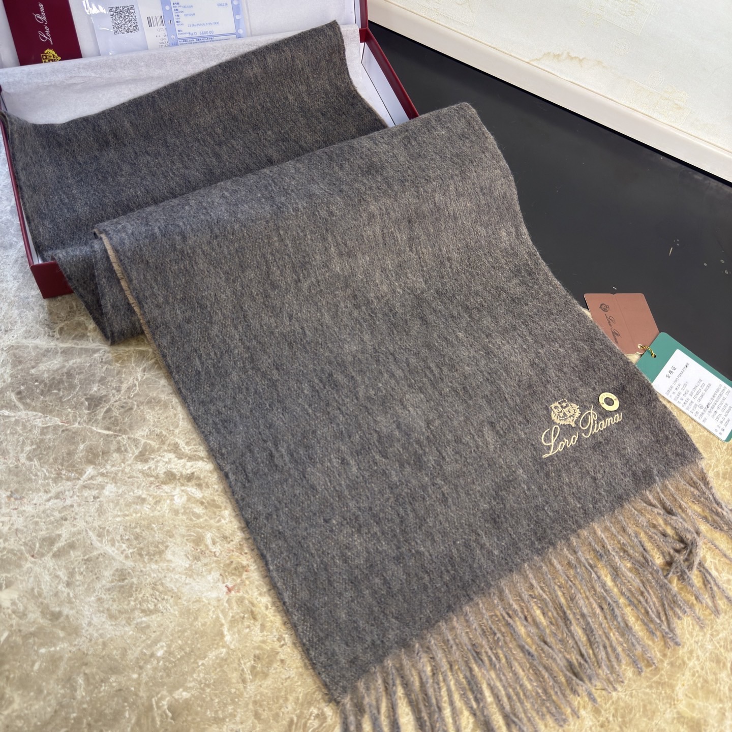 🆕Loro Piana · 诺悠翩雅【贸易公司尾单，极品双面山羊绒围巾披肩】送人自留都太高大上了😍重磅上新，爆款爆款，渠