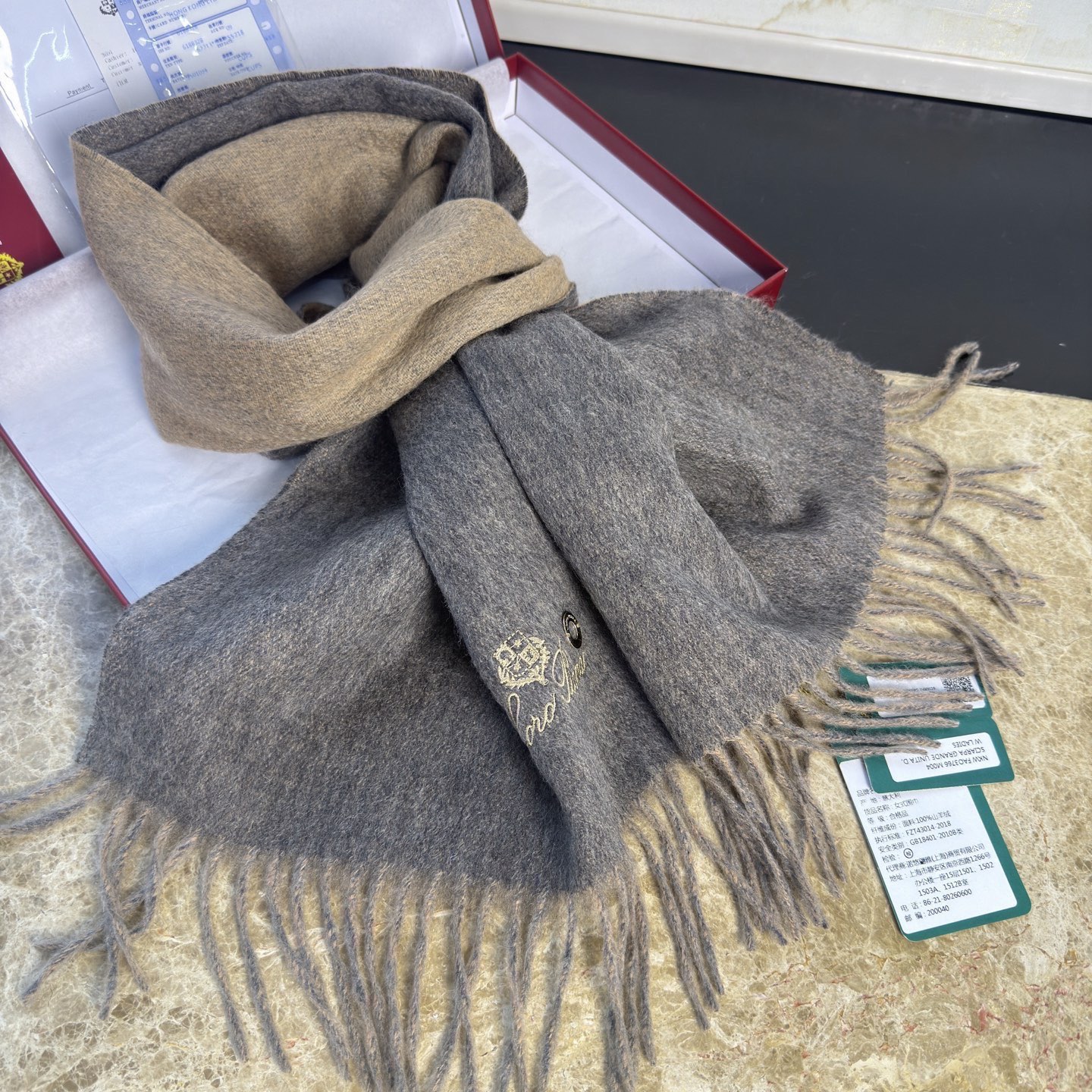 🆕Loro Piana · 诺悠翩雅【贸易公司尾单，极品双面山羊绒围巾披肩】送人自留都太高大上了😍重磅上新，爆款爆款，渠