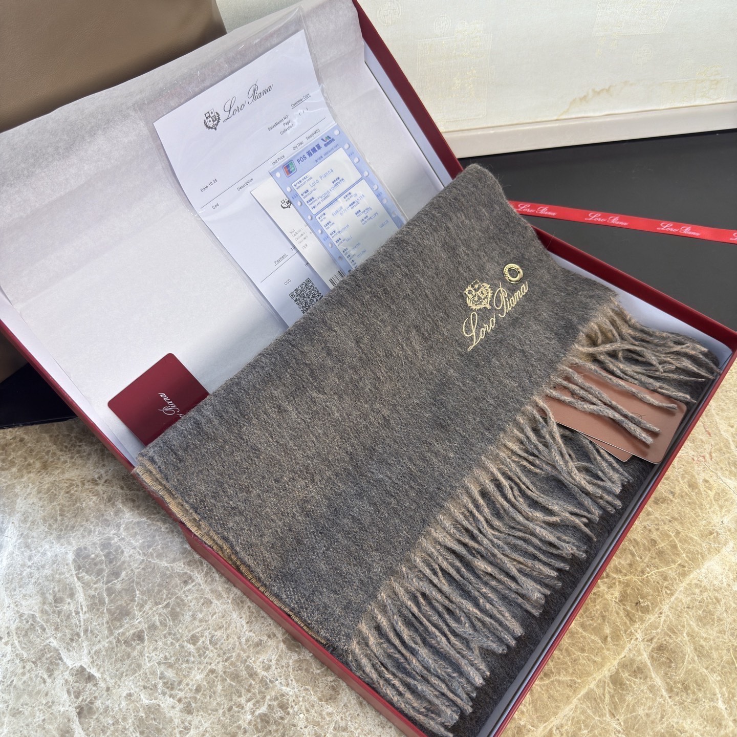 🆕Loro Piana · 诺悠翩雅【贸易公司尾单，极品双面山羊绒围巾披肩】送人自留都太高大上了😍重磅上新，爆款爆款，渠