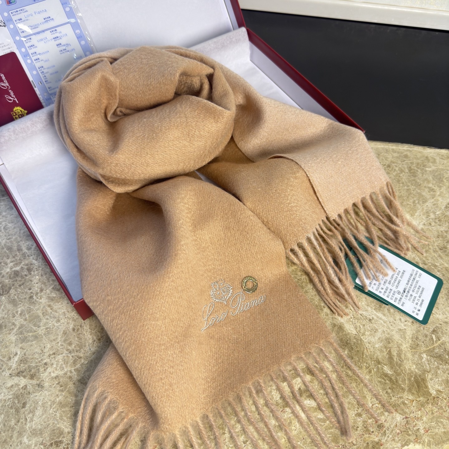🆕Loro Piana · 诺悠翩雅【贸易公司尾单，极品双面山羊绒围巾披肩】送人自留都太高大上了😍重磅上新，爆款爆款，渠