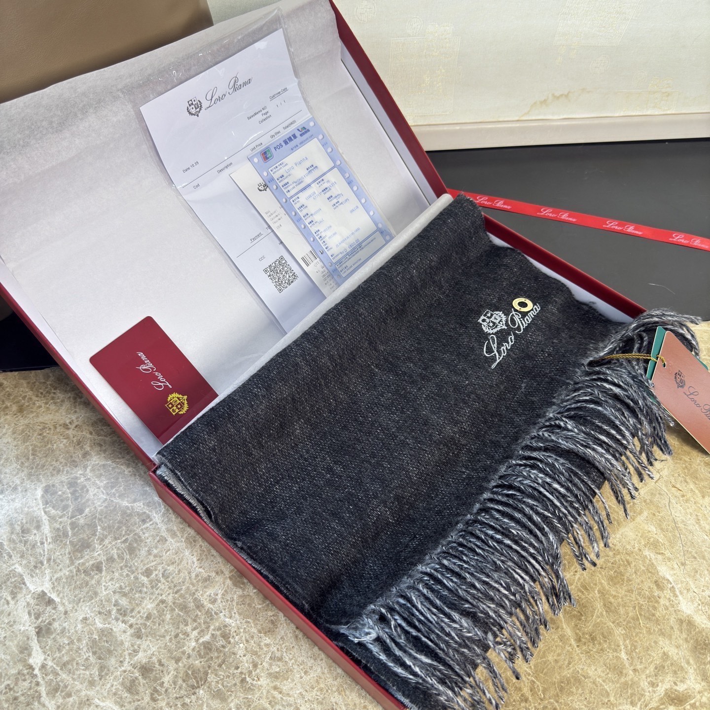 🆕Loro Piana · 诺悠翩雅【贸易公司尾单，极品双面山羊绒围巾披肩】送人自留都太高大上了😍重磅上新，爆款爆款，渠