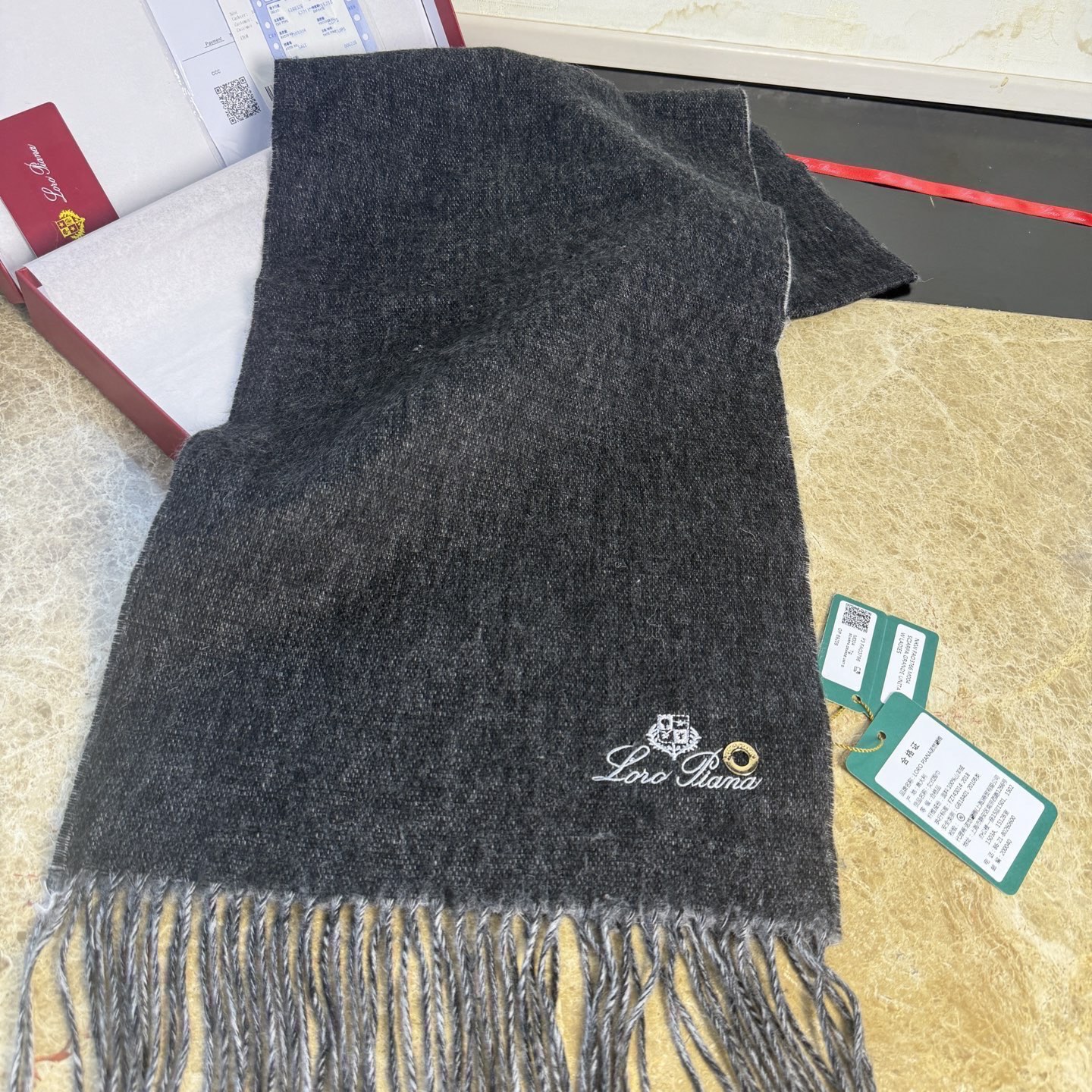 🆕Loro Piana · 诺悠翩雅【贸易公司尾单，极品双面山羊绒围巾披肩】送人自留都太高大上了😍重磅上新，爆款爆款，渠