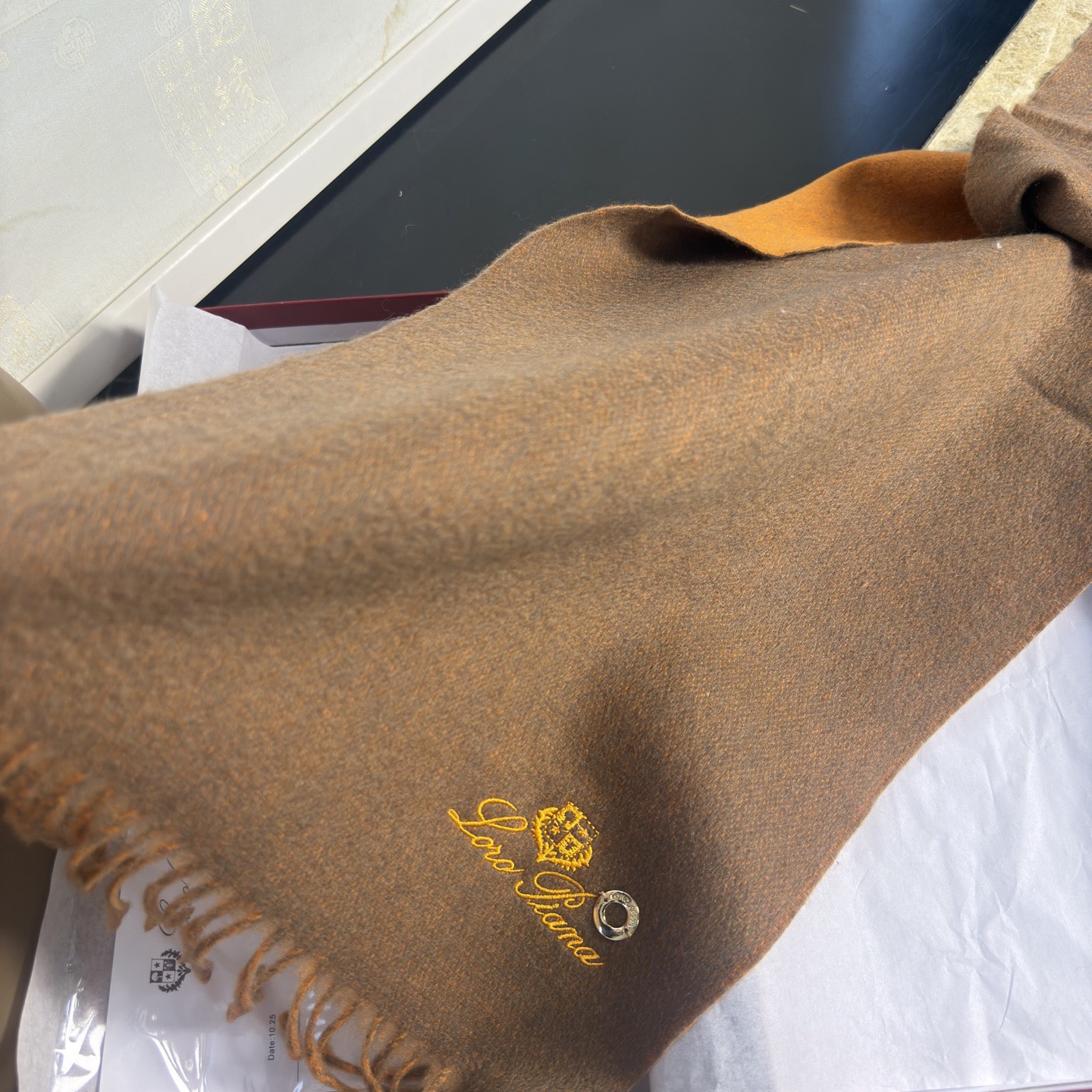 🆕Loro Piana · 诺悠翩雅【贸易公司尾单，极品双面山羊绒围巾披肩】送人自留都太高大上了😍重磅上新，爆款爆款，渠