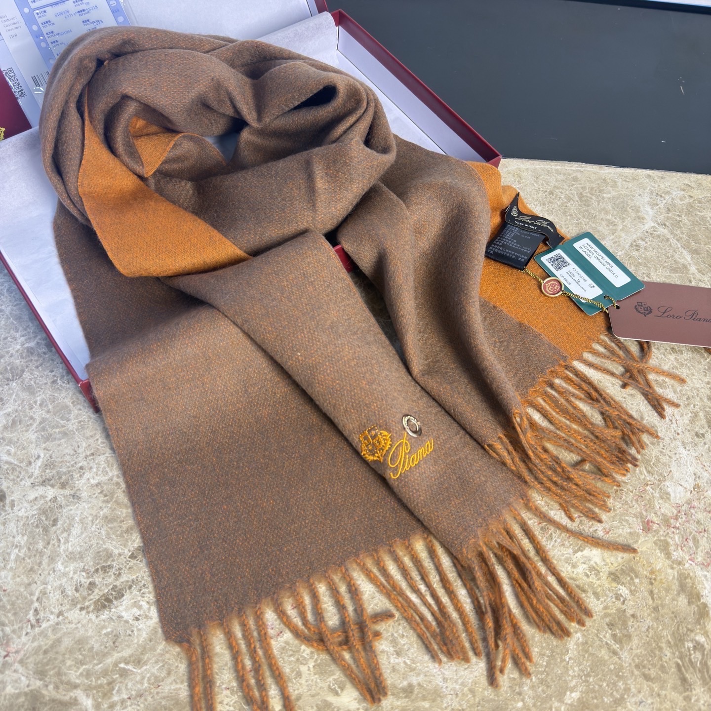 🆕Loro Piana · 诺悠翩雅【贸易公司尾单，极品双面山羊绒围巾披肩】送人自留都太高大上了😍重磅上新，爆款爆款，渠