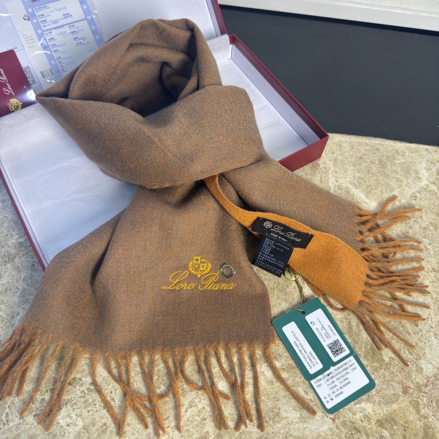 🆕Loro Piana · 诺悠翩雅【贸易公司尾单，极品双面山羊绒围巾披肩】送人自留都太高大上了😍重磅上新，爆款爆款，渠