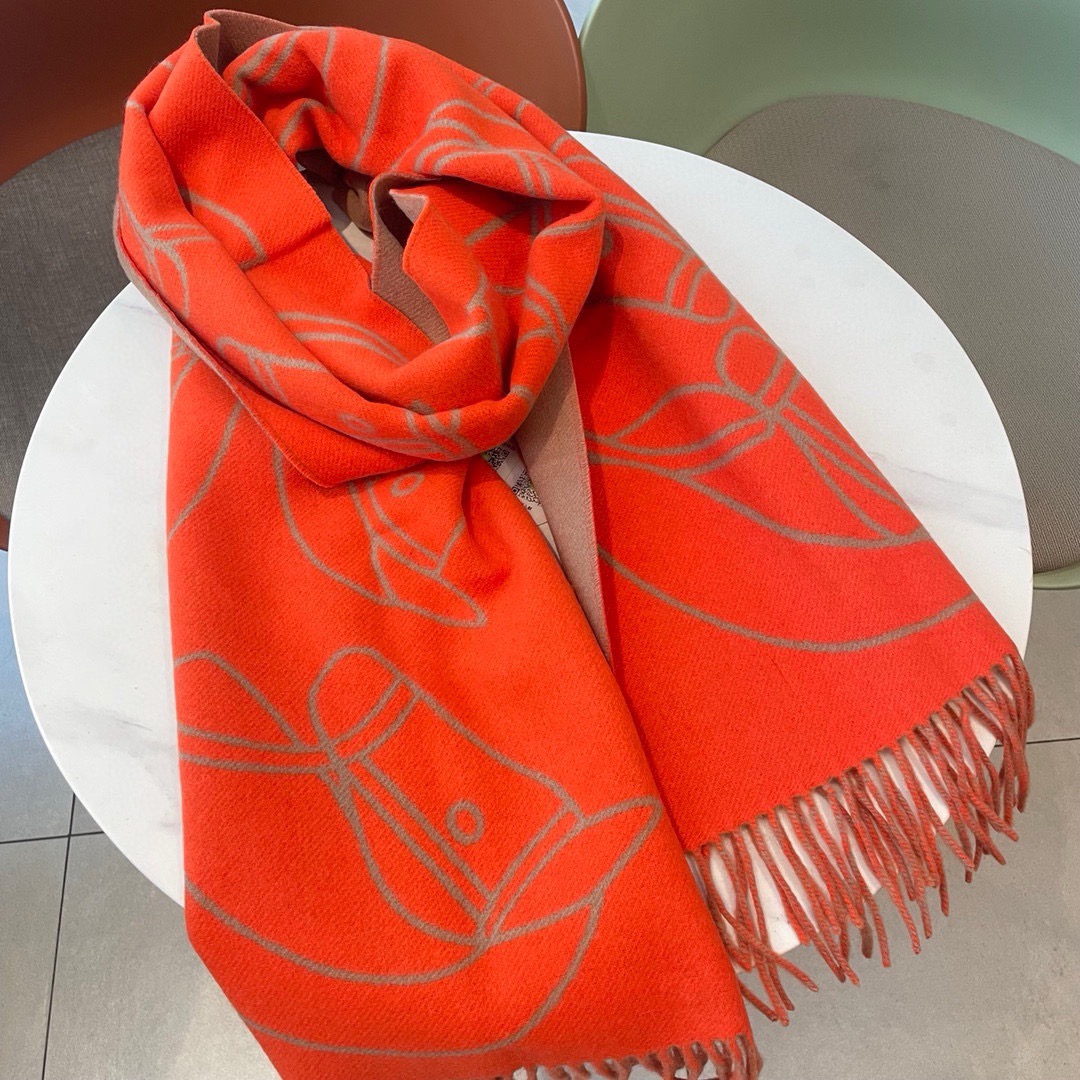 🆕Hermes · Casaque Entrelacs Equestres围巾❗️这款山羊绒围巾采用细腻的撞色提花编织，