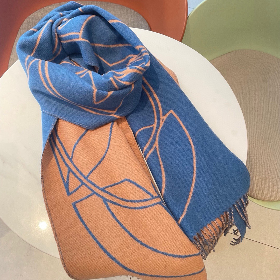 🆕Hermes · Casaque Entrelacs Equestres围巾❗️这款山羊绒围巾采用细腻的撞色提花编织, 🆕Hermes · Casaque Entrelacs Equestres围巾❗️这款山羊绒围巾采用细腻的撞色提花编织,