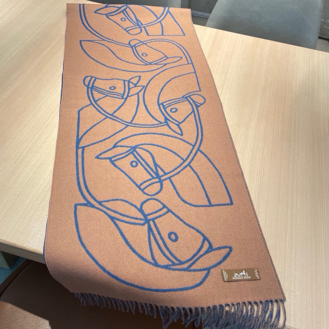 🆕Hermes · Casaque Entrelacs Equestres围巾❗️这款山羊绒围巾采用细腻的撞色提花编织, 🆕Hermes · Casaque Entrelacs Equestres围巾❗️这款山羊绒围巾采用细腻的撞色提花编织,