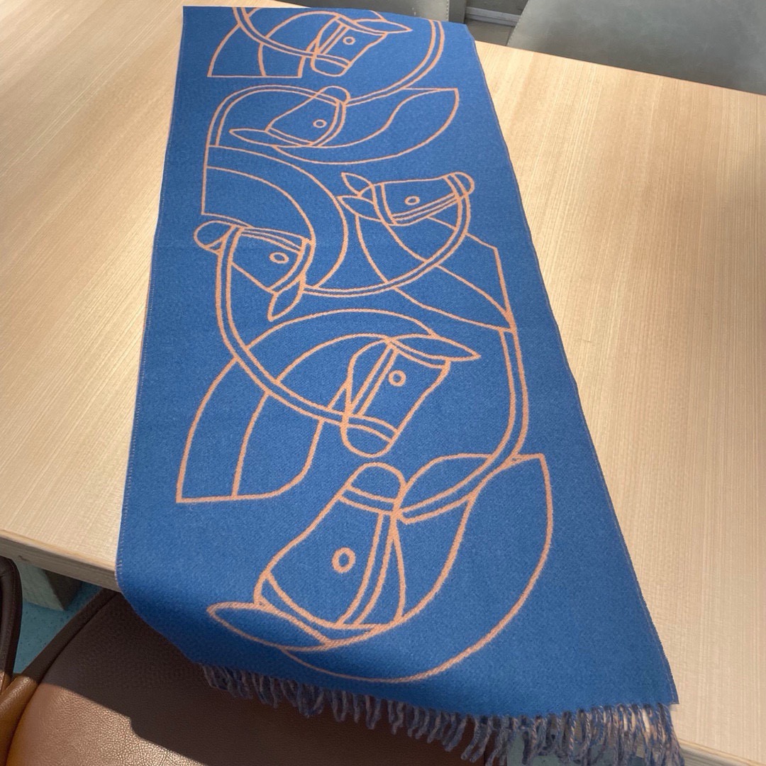 🆕Hermes · Casaque Entrelacs Equestres围巾❗️这款山羊绒围巾采用细腻的撞色提花编织, 🆕Hermes · Casaque Entrelacs Equestres围巾❗️这款山羊绒围巾采用细腻的撞色提花编织,