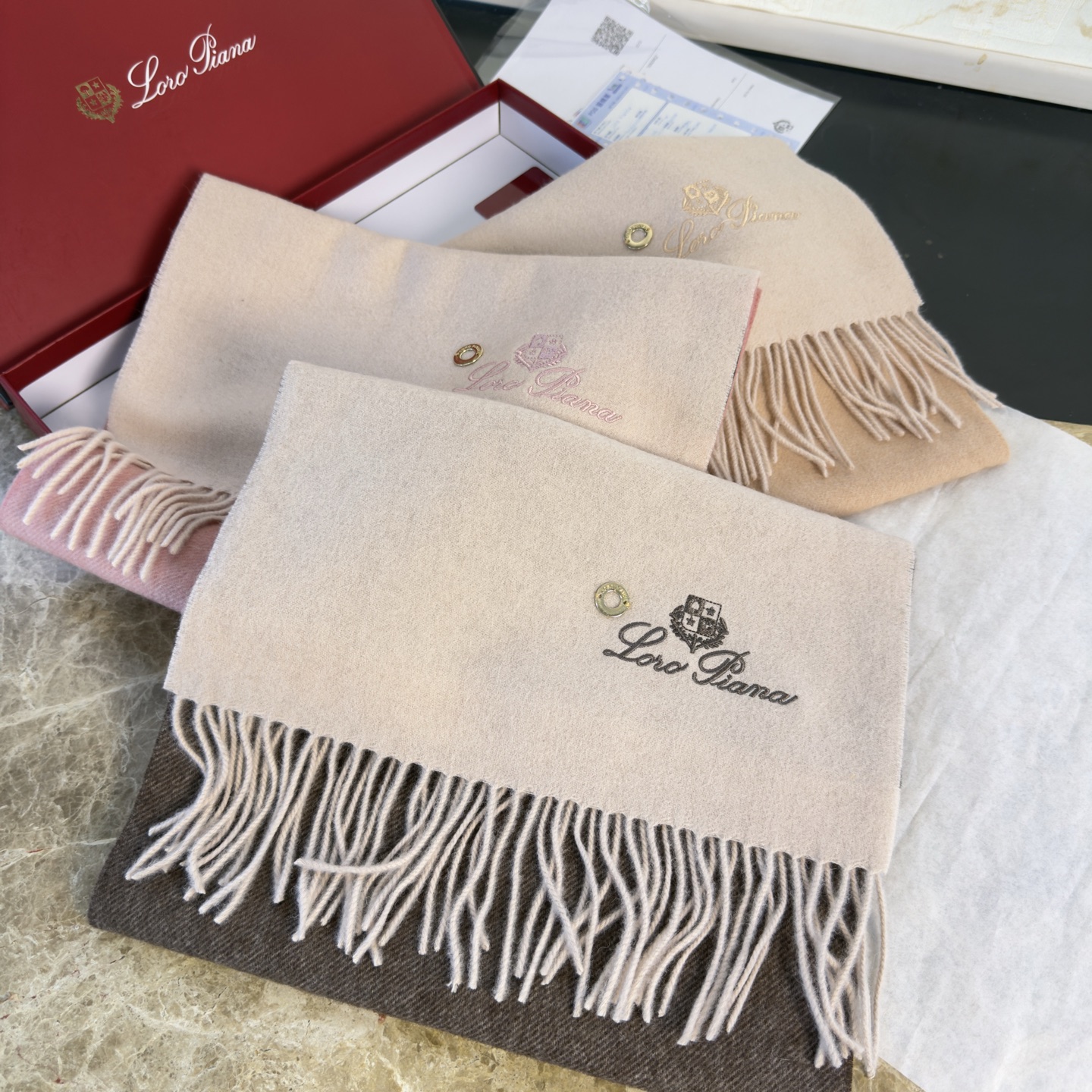🆕Loro Piana · 诺悠翩雅❗️【贸易公司尾单，极品拼色小围巾】送人自留都太高大上了😍重磅上新，爆款爆款，出口意