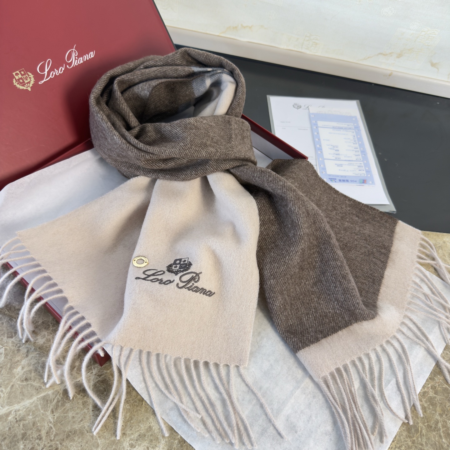 🆕Loro Piana · 诺悠翩雅❗️【贸易公司尾单，极品拼色小围巾】送人自留都太高大上了😍重磅上新，爆款爆款，出口意