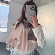 🆕Loro Piana · 诺悠翩雅❗️【贸易公司尾单,极品拼色小围巾】送人自留都太高大上了😍重磅上新,爆款爆款,出口意 🆕Loro Piana · 诺悠翩雅❗️【贸易公司尾单,极品拼色小围巾】送人自留都太高大上了😍重磅上新,爆款爆款,出口意