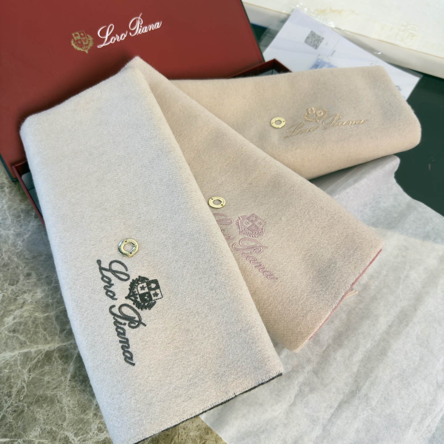 🆕Loro Piana · 诺悠翩雅❗️【贸易公司尾单，极品拼色小围巾】送人自留都太高大上了😍重磅上新，爆款爆款，出口意
