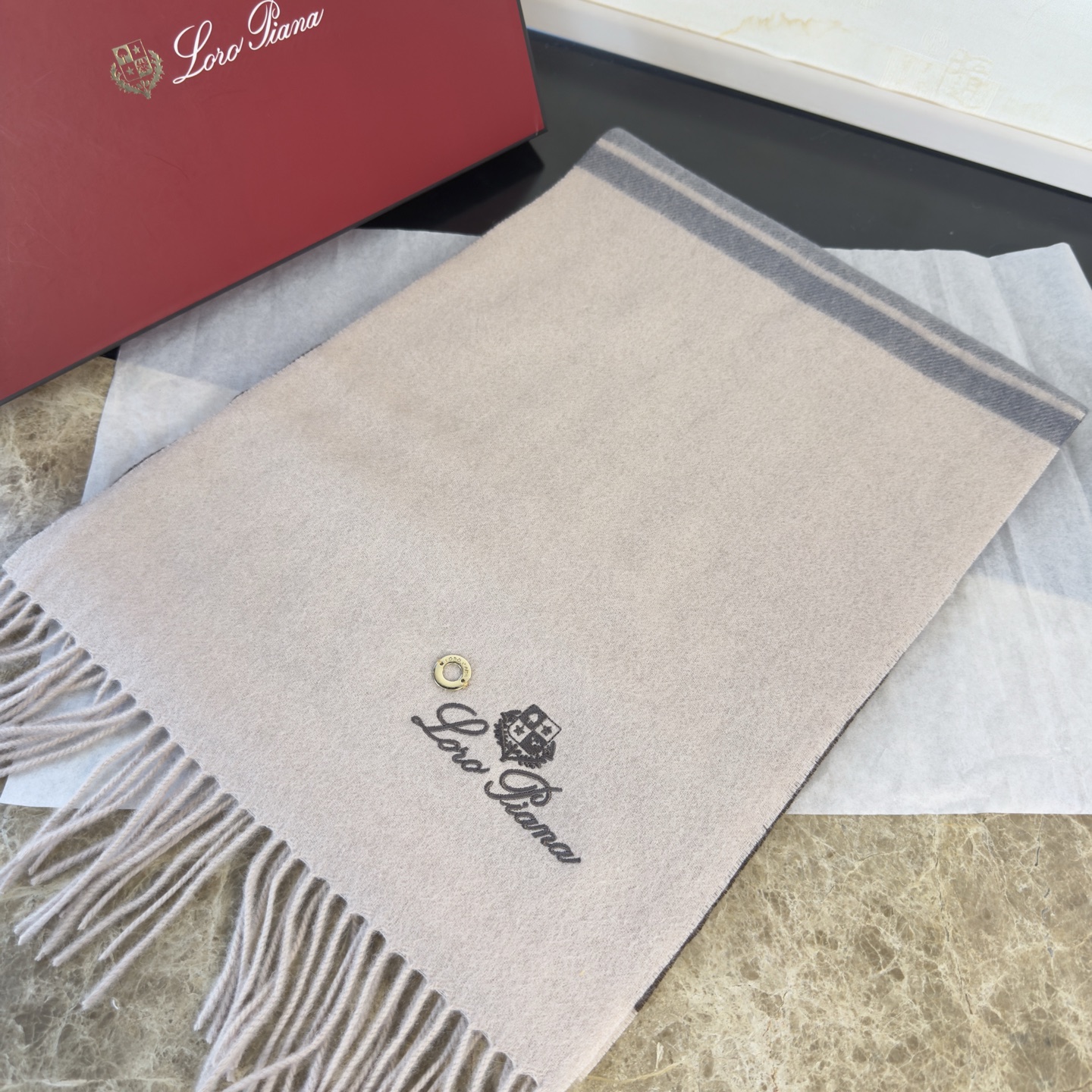 🆕Loro Piana · 诺悠翩雅❗️【贸易公司尾单，极品拼色小围巾】送人自留都太高大上了😍重磅上新，爆款爆款，出口意