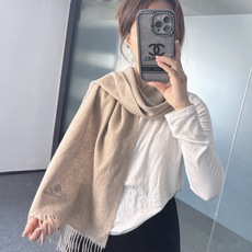 🆕Loro Piana · 诺悠翩雅秋冬新品❗️超级夯货 重磅来袭❗️【极品山羊绒小围巾】送人自留都太高大上了😍重磅上新 🆕Loro Piana · 诺悠翩雅秋冬新品❗️超级夯货 重磅来袭❗️【极品山羊绒小围巾】送人自留都太高大上了😍重磅上新