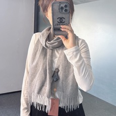 🆕Loro Piana · 诺悠翩雅秋冬新品❗️超级夯货 重磅来袭❗️【极品山羊绒小围巾】送人自留都太高大上了😍重磅上新 🆕Loro Piana · 诺悠翩雅秋冬新品❗️超级夯货 重磅来袭❗️【极品山羊绒小围巾】送人自留都太高大上了😍重磅上新