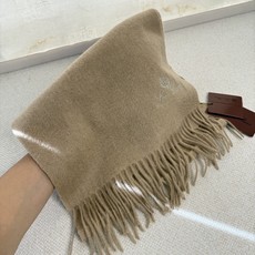 🆕Loro Piana · 诺悠翩雅秋冬新品❗️超级夯货 重磅来袭❗️【极品山羊绒小围巾】送人自留都太高大上了😍重磅上新 🆕Loro Piana · 诺悠翩雅秋冬新品❗️超级夯货 重磅来袭❗️【极品山羊绒小围巾】送人自留都太高大上了😍重磅上新