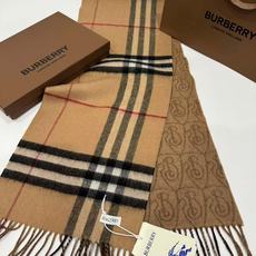 🆕Burberry · B字形盾牌❗️B家双面围巾❗好看的要疯掉了,太有型太有魅力了❗❗非常斯文时尚的秋冬单品!真的很喜 🆕Burberry · B字形盾牌❗️B家双面围巾❗好看的要疯掉了,太有型太有魅力了❗❗非常斯文时尚的秋冬单品!真的很喜