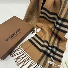 🆕Burberry · B字形盾牌❗️B家双面围巾❗好看的要疯掉了,太有型太有魅力了❗❗非常斯文时尚的秋冬单品!真的很喜 🆕Burberry · B字形盾牌❗️B家双面围巾❗好看的要疯掉了,太有型太有魅力了❗❗非常斯文时尚的秋冬单品!真的很喜