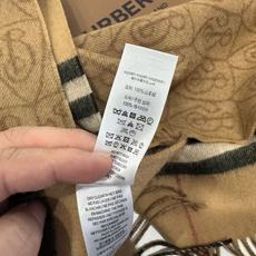 🆕Burberry · B字形盾牌❗️B家双面围巾❗好看的要疯掉了,太有型太有魅力了❗❗非常斯文时尚的秋冬单品!真的很喜 🆕Burberry · B字形盾牌❗️B家双面围巾❗好看的要疯掉了,太有型太有魅力了❗❗非常斯文时尚的秋冬单品!真的很喜