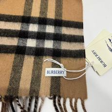 🆕Burberry · B字形盾牌❗️B家双面围巾❗好看的要疯掉了,太有型太有魅力了❗❗非常斯文时尚的秋冬单品!真的很喜 🆕Burberry · B字形盾牌❗️B家双面围巾❗好看的要疯掉了,太有型太有魅力了❗❗非常斯文时尚的秋冬单品!真的很喜