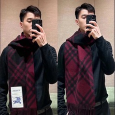 🆕Burberry新款苏格兰格纹羊绒围巾,继全智贤带火的格纹款围巾之后,Bur又一款力作上市,Burberry新款流苏格 🆕Burberry新款苏格兰格纹羊绒围巾,继全智贤带火的格纹款围巾之后,Bur又一款力作上市,Burberry新款流苏格