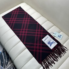 🆕Burberry新款苏格兰格纹羊绒围巾,继全智贤带火的格纹款围巾之后,Bur又一款力作上市,Burberry新款流苏格 🆕Burberry新款苏格兰格纹羊绒围巾,继全智贤带火的格纹款围巾之后,Bur又一款力作上市,Burberry新款流苏格