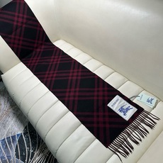 🆕Burberry新款苏格兰格纹羊绒围巾,继全智贤带火的格纹款围巾之后,Bur又一款力作上市,Burberry新款流苏格 🆕Burberry新款苏格兰格纹羊绒围巾,继全智贤带火的格纹款围巾之后,Bur又一款力作上市,Burberry新款流苏格
