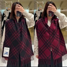 🆕Burberry新款苏格兰格纹羊绒围巾,继全智贤带火的格纹款围巾之后,Bur又一款力作上市,Burberry新款流苏格 🆕Burberry新款苏格兰格纹羊绒围巾,继全智贤带火的格纹款围巾之后,Bur又一款力作上市,Burberry新款流苏格