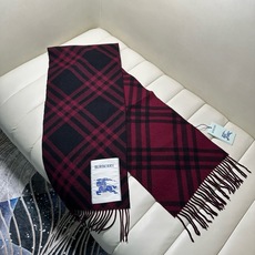 🆕Burberry新款苏格兰格纹羊绒围巾,继全智贤带火的格纹款围巾之后,Bur又一款力作上市,Burberry新款流苏格 🆕Burberry新款苏格兰格纹羊绒围巾,继全智贤带火的格纹款围巾之后,Bur又一款力作上市,Burberry新款流苏格