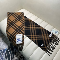 🆕Burberry新款苏格兰格纹羊绒围巾,继全智贤带火的格纹款围巾之后,Bur又一款力作上市,Burberry新款流苏格 🆕Burberry新款苏格兰格纹羊绒围巾,继全智贤带火的格纹款围巾之后,Bur又一款力作上市,Burberry新款流苏格