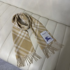 🆕Burberry新款苏格兰格纹羊绒围巾,继全智贤带火的格纹款围巾之后,Bur又一款力作上市,Burberry新款流苏格 🆕Burberry新款苏格兰格纹羊绒围巾,继全智贤带火的格纹款围巾之后,Bur又一款力作上市,Burberry新款流苏格