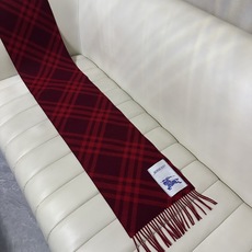 🆕Burberry新款苏格兰格纹羊绒围巾,继全智贤带火的格纹款围巾之后,Bur又一款力作上市,Burberry新款流苏格 🆕Burberry新款苏格兰格纹羊绒围巾,继全智贤带火的格纹款围巾之后,Bur又一款力作上市,Burberry新款流苏格