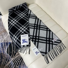 🆕Burberry新款苏格兰格纹羊绒围巾,继全智贤带火的格纹款围巾之后,Bur又一款力作上市,Burberry新款流苏格 🆕Burberry新款苏格兰格纹羊绒围巾,继全智贤带火的格纹款围巾之后,Bur又一款力作上市,Burberry新款流苏格