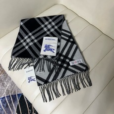 🆕Burberry新款苏格兰格纹羊绒围巾,继全智贤带火的格纹款围巾之后,Bur又一款力作上市,Burberry新款流苏格 🆕Burberry新款苏格兰格纹羊绒围巾,继全智贤带火的格纹款围巾之后,Bur又一款力作上市,Burberry新款流苏格